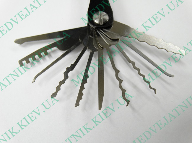 Locksmith Keychain foldable Lock Picks  Locksmiths tools 1