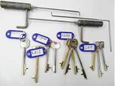 Locksmith set for lever locks
