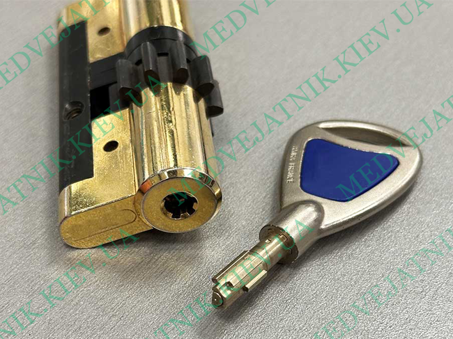 Locksmith tool