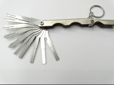 Folding keychain double-sided combing picks