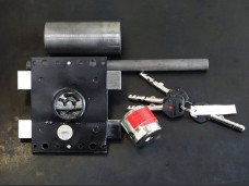 Breaker for GERDA - force key/power key