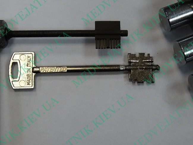 Locksmith tools