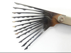 Folding keychain combing type lockpicks