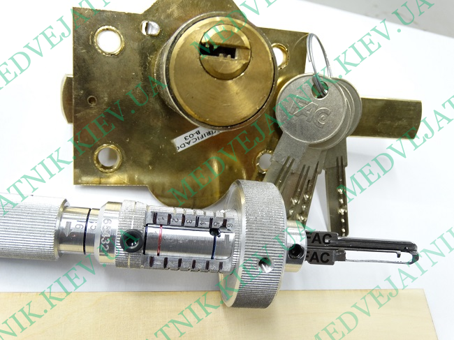 Locksmith tools